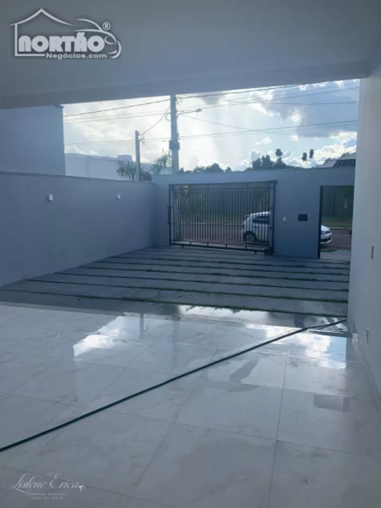 Casa à venda com 3 quartos, 145m² - Foto 1