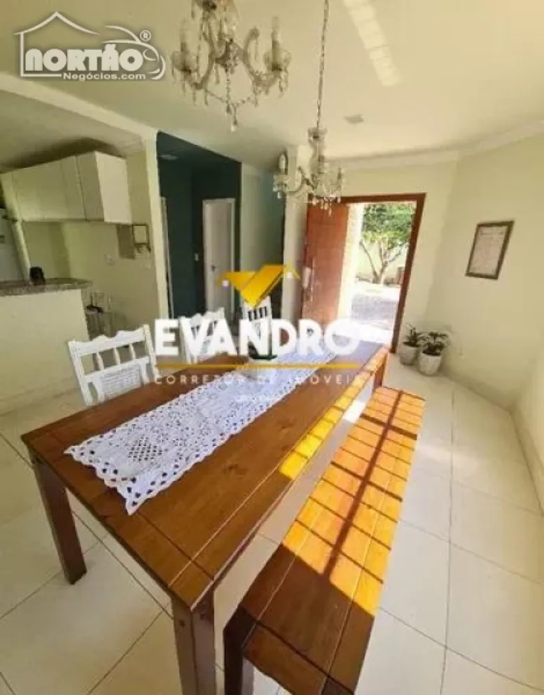 Casa à venda com 3 quartos, 178m² - Foto 1