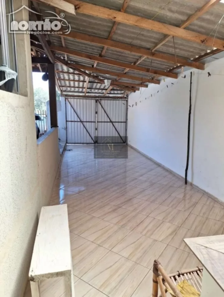 Casa à venda com 2 quartos, 176m² - Foto 2