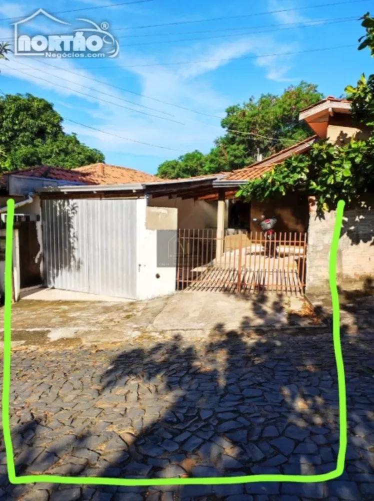 Casa à venda com 2 quartos, 176m² - Foto 1