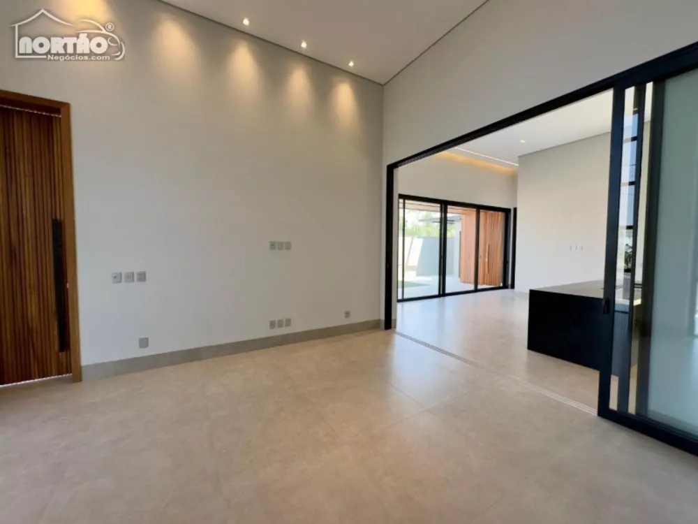 Casa à venda com 3 quartos, 220m² - Foto 4