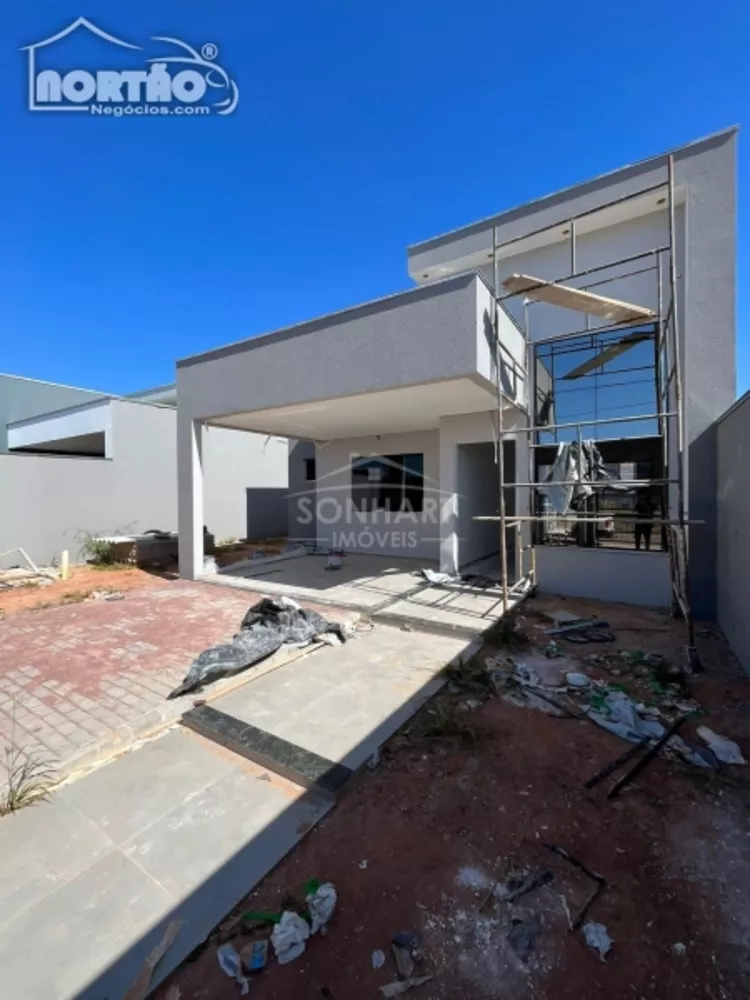 Casa à venda com 3 quartos, 100m² - Foto 1