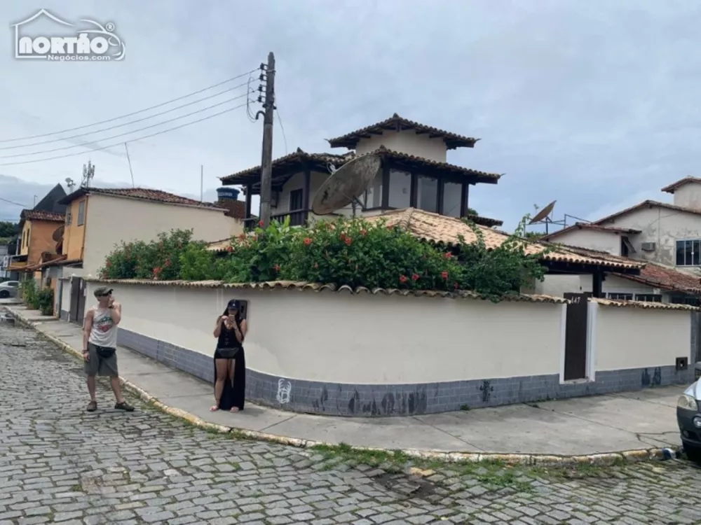 Casa à venda com 4 quartos, 200m² - Foto 2