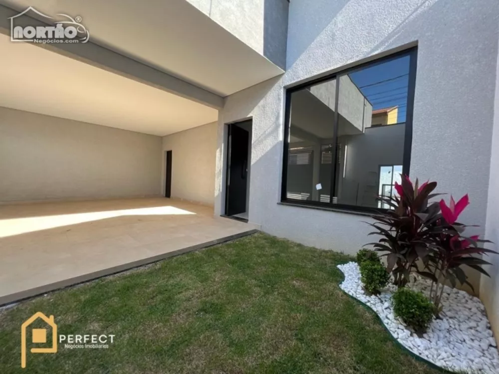 Casa à venda com 4 quartos, 173m² - Foto 2