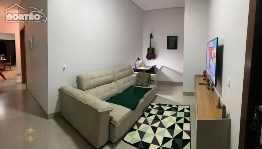 Casa à venda com 2 quartos, 115m² - Foto 2