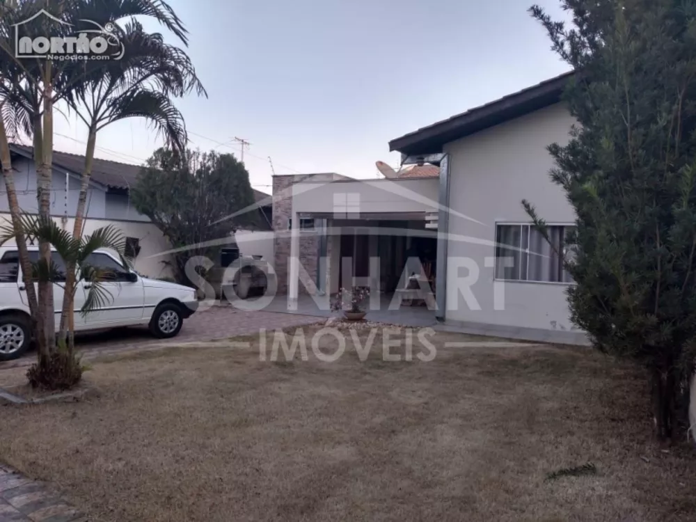 Casa à venda com 4 quartos, 152m² - Foto 1