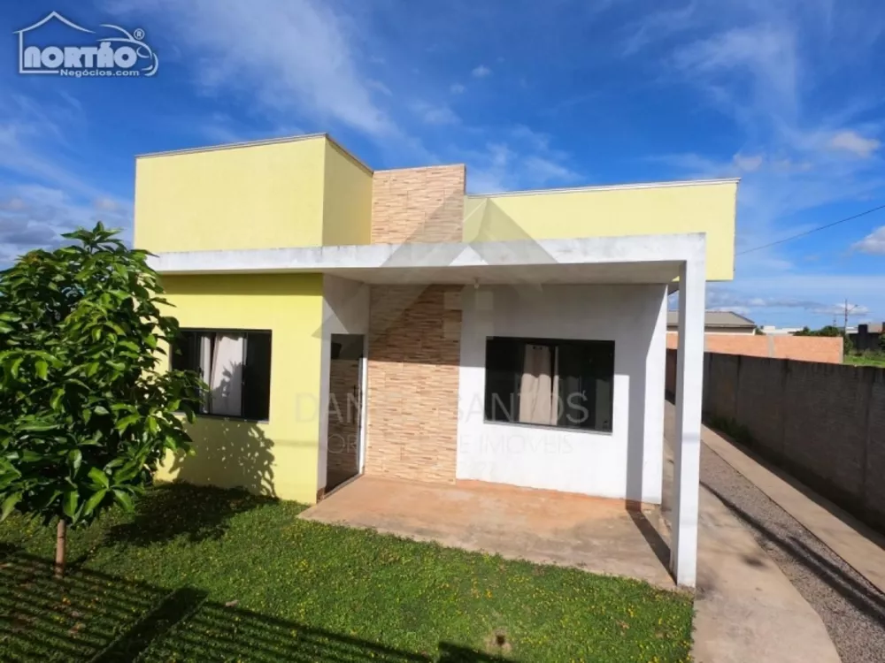 Casa à venda com 3 quartos, 90m² - Foto 1