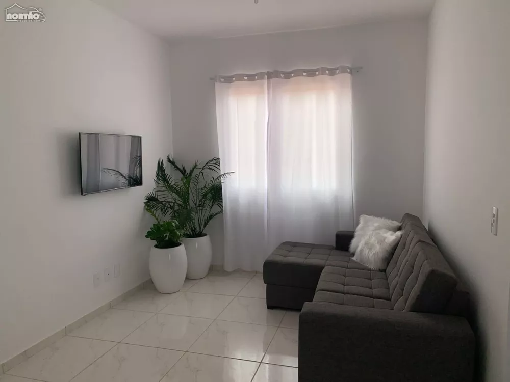 Casa à venda com 3 quartos, 50m² - Foto 2