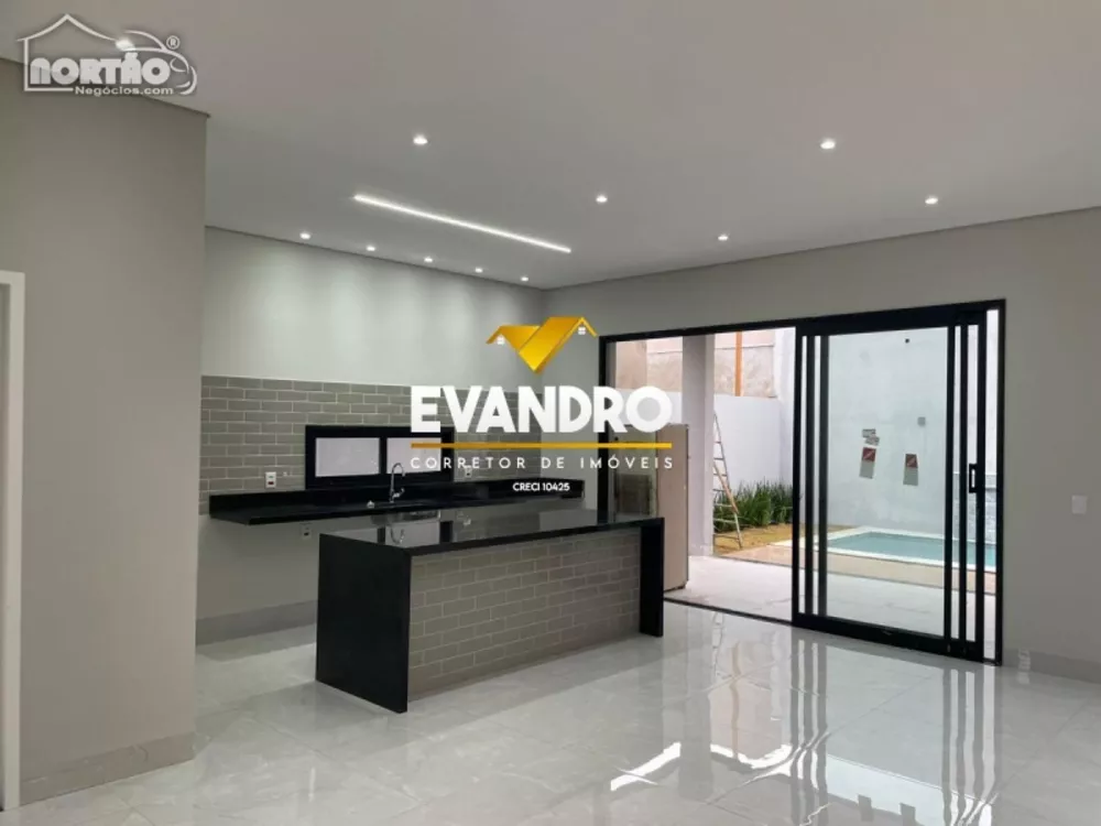 Casa à venda com 4 quartos, 230m² - Foto 2