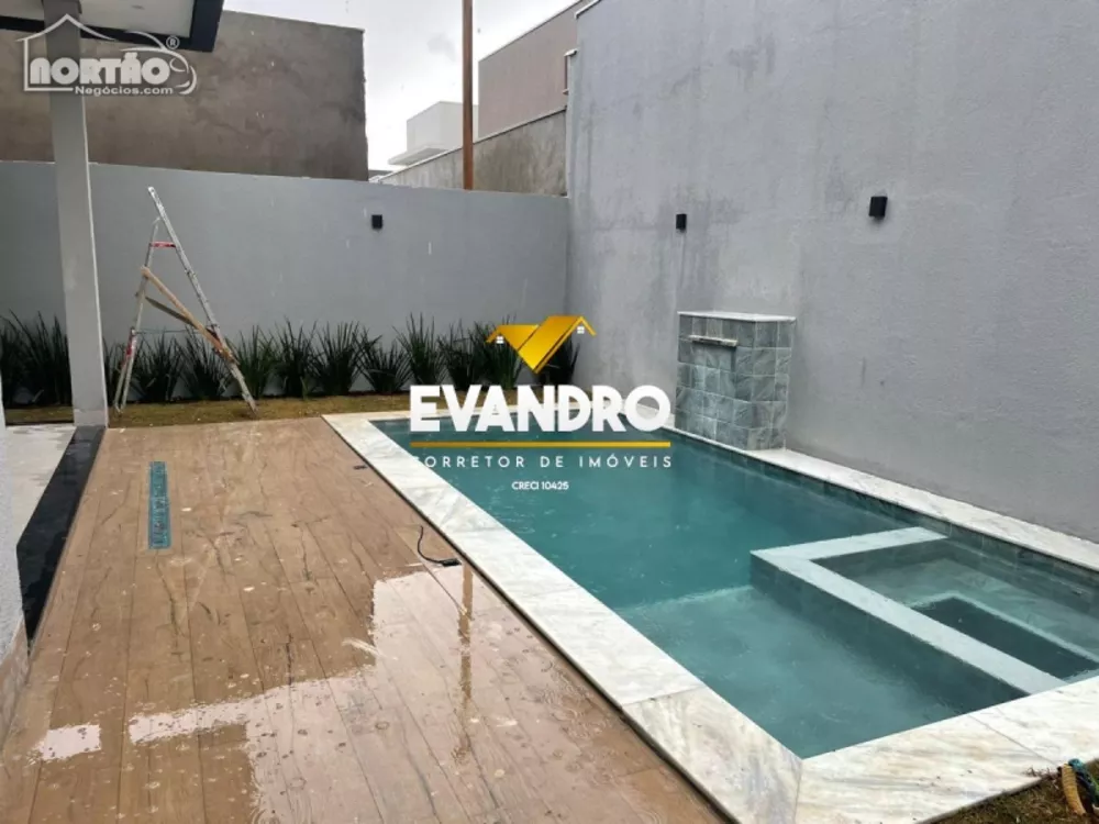 Casa à venda com 4 quartos, 230m² - Foto 3