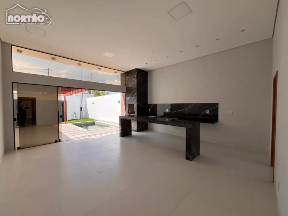 Casa à venda com 3 quartos, 113m² - Foto 1