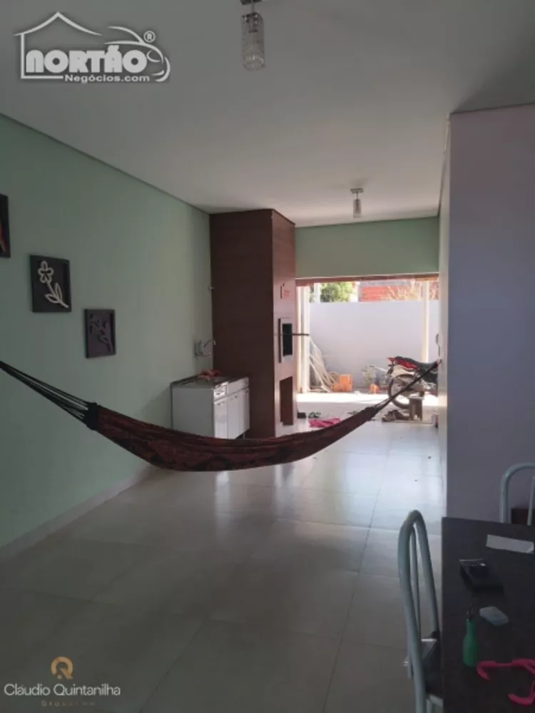 Casa à venda com 3 quartos, 108m² - Foto 2