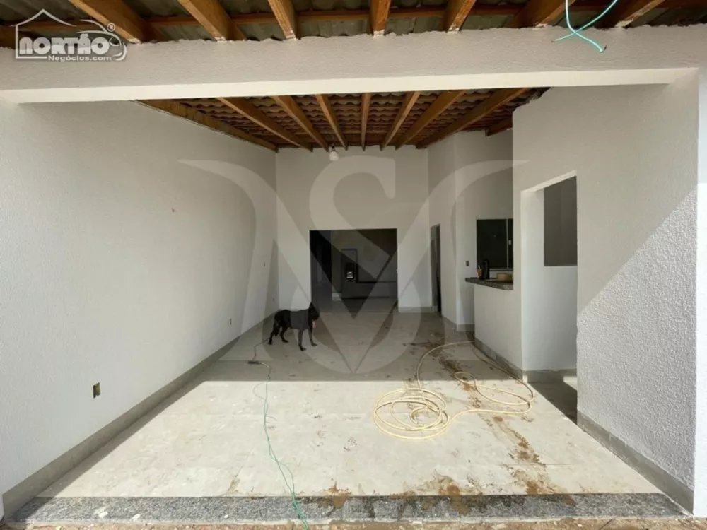 Casa à venda com 2 quartos, 93m² - Foto 1