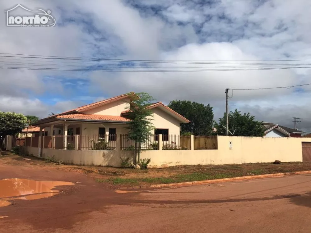 Casa à venda com 5 quartos, 250m² - Foto 2