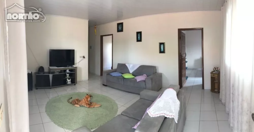 Casa à venda com 5 quartos, 250m² - Foto 3