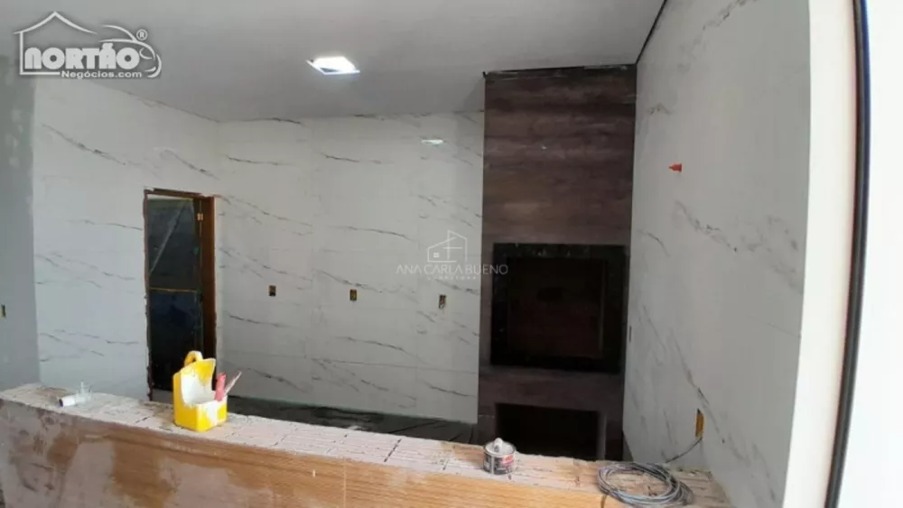 Casa à venda com 3 quartos, 197m² - Foto 2