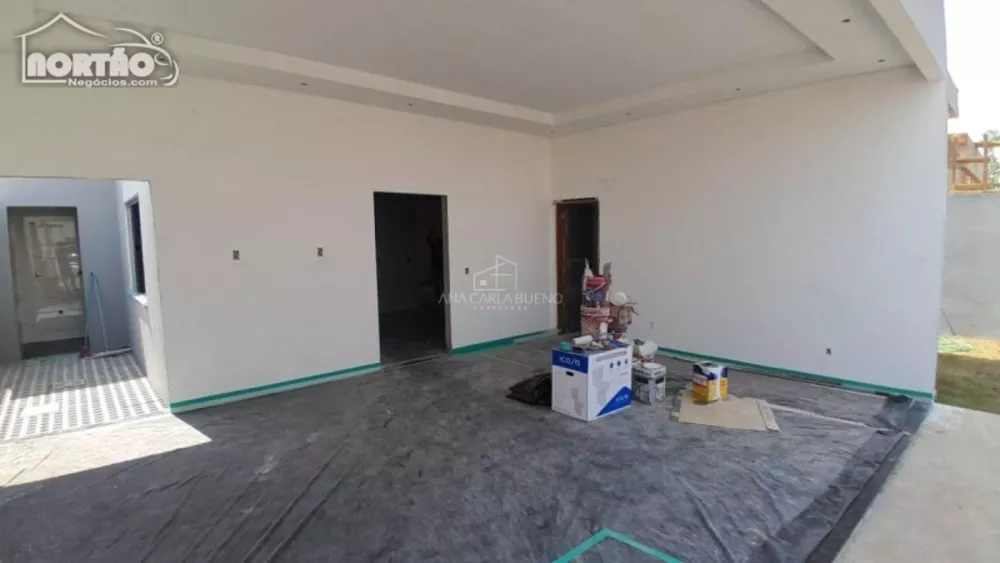 Casa à venda com 3 quartos, 197m² - Foto 1