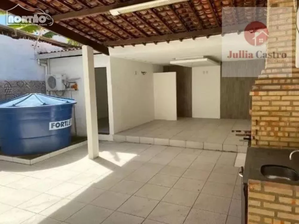 Casa à venda com 5 quartos, 225m² - Foto 4