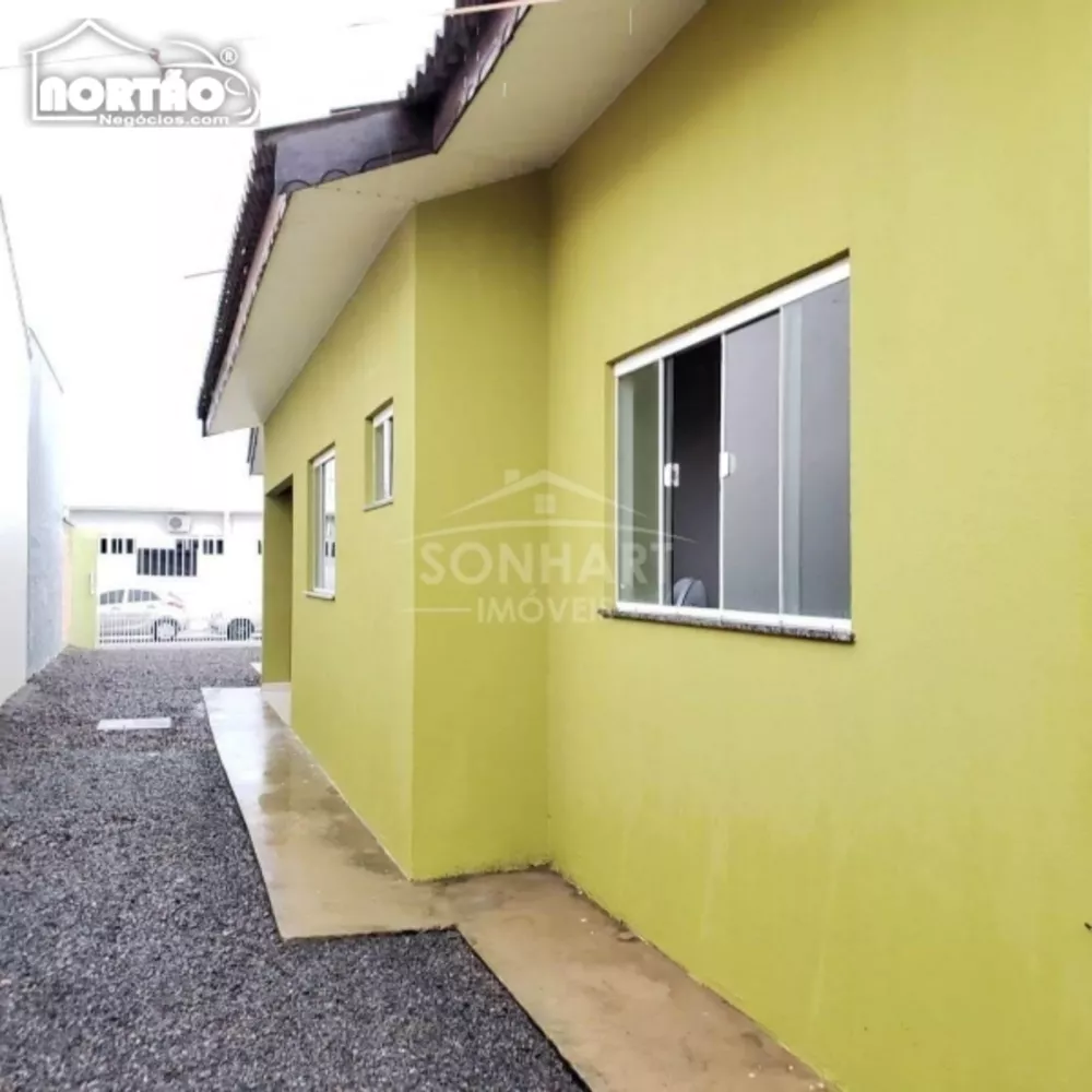 Casa à venda com 3 quartos, 62m² - Foto 2