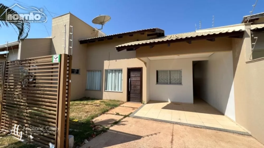 Casa à venda com 2 quartos, 104m² - Foto 1