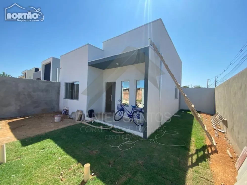 Casa à venda com 3 quartos, 61m² - Foto 2