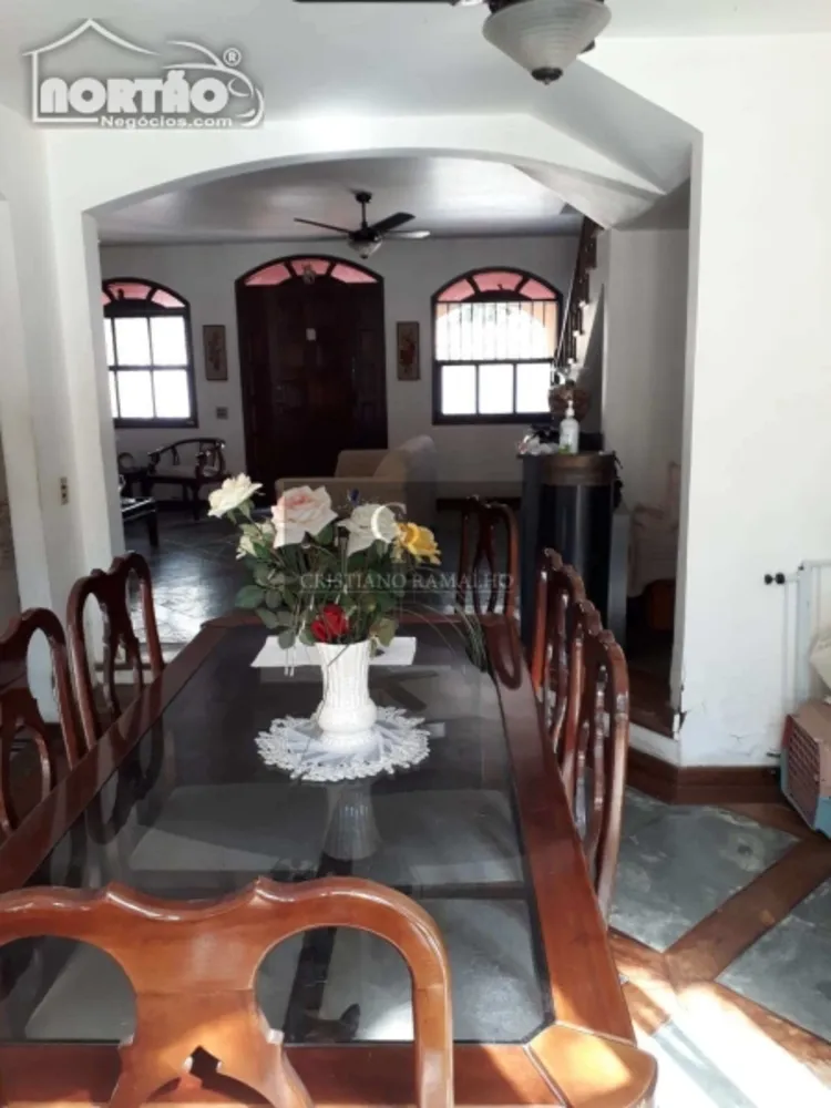 Casa, 6 quartos, 240 m² - Foto 12