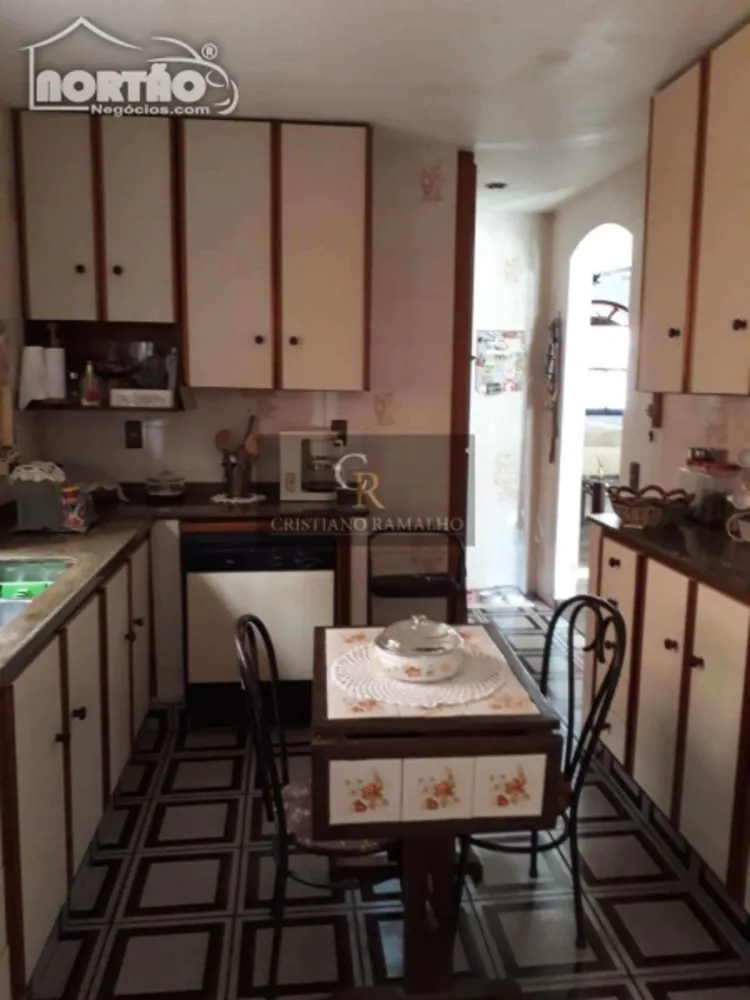 Casa, 6 quartos, 240 m² - Foto 20