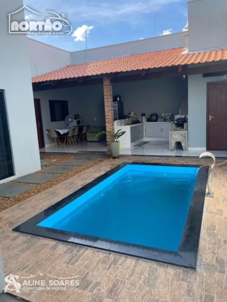 Casa à venda com 5 quartos, 180m² - Foto 1