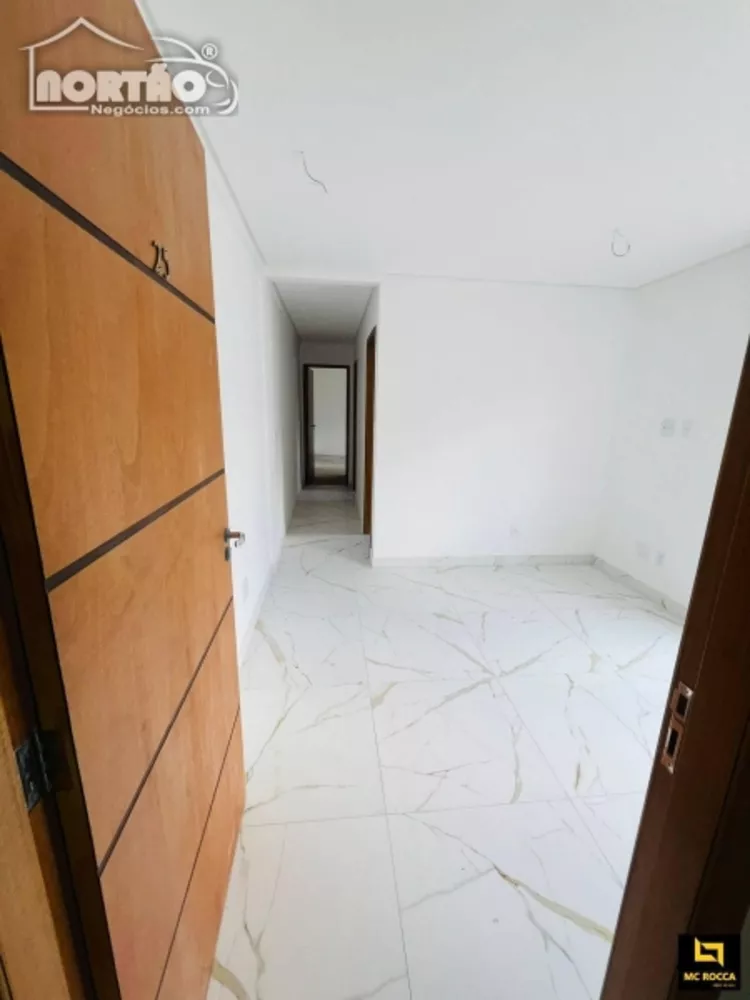 Casa à venda com 2 quartos, 68m² - Foto 2