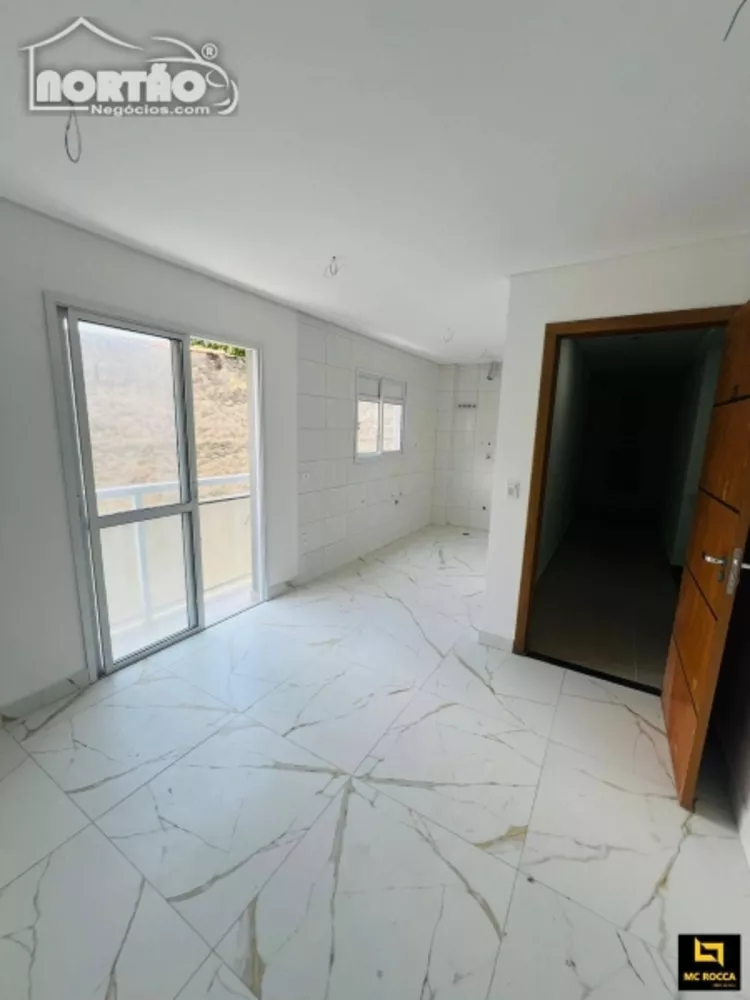 Casa à venda com 2 quartos, 68m² - Foto 1