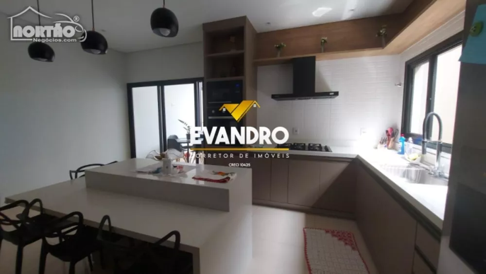 Casa à venda com 3 quartos, 261m² - Foto 7