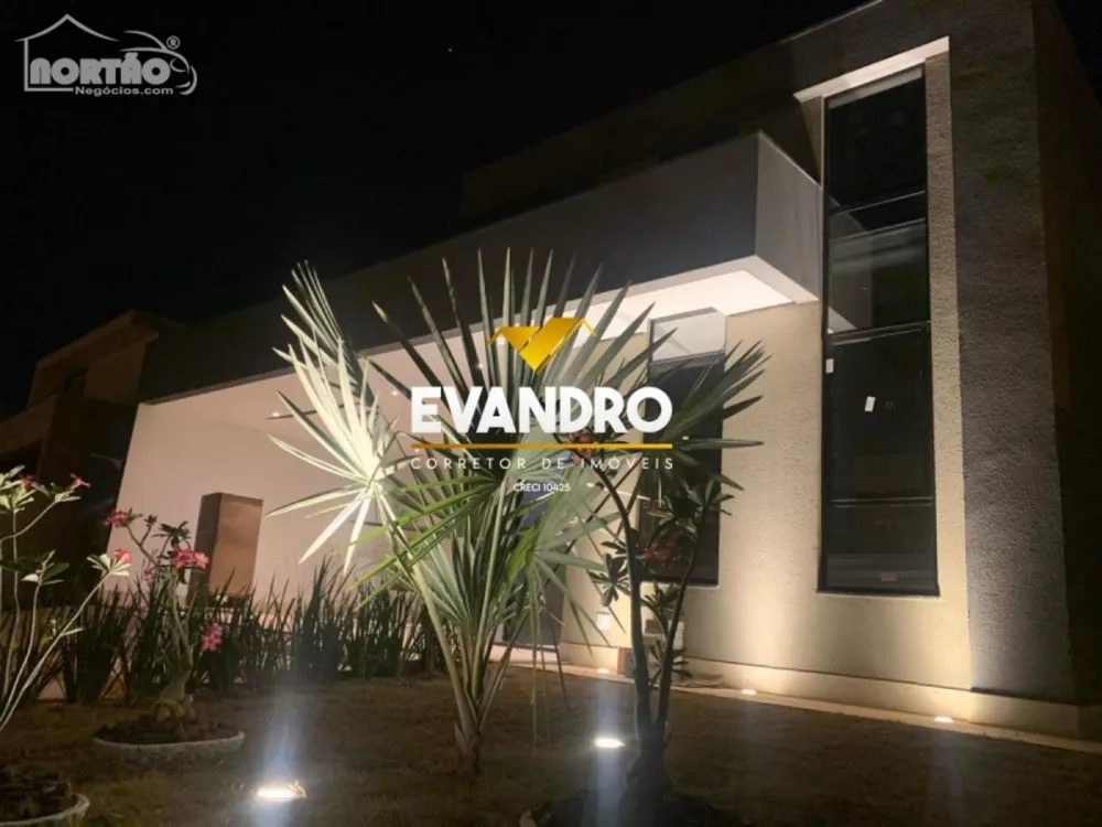 Casa à venda com 3 quartos, 261m² - Foto 1