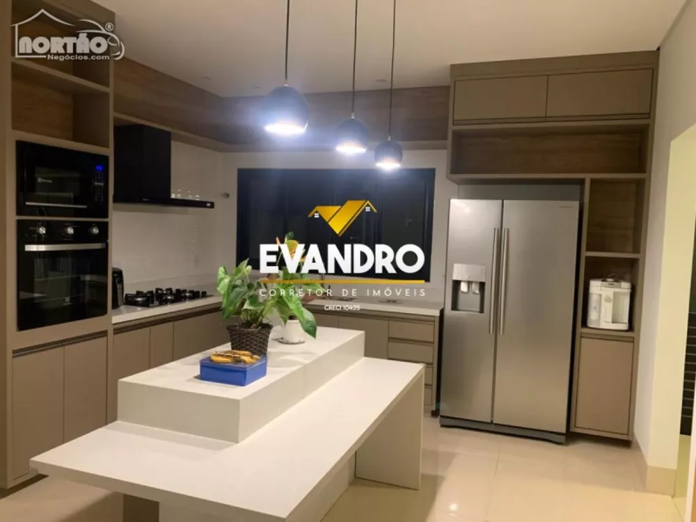 Casa à venda com 3 quartos, 261m² - Foto 3