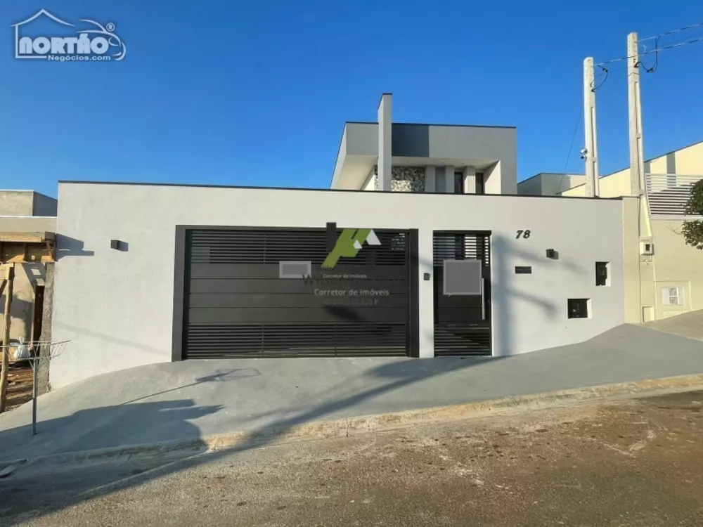 Casa à venda com 3 quartos, 162m² - Foto 1