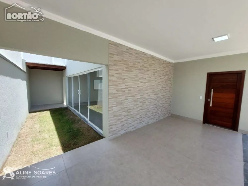 Casa à venda com 3 quartos, 133m² - Foto 2