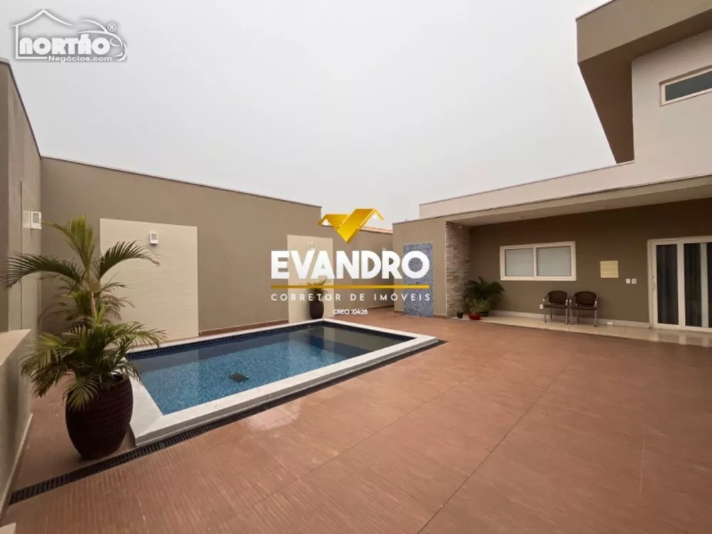 Casa à venda com 3 quartos, 380m² - Foto 1