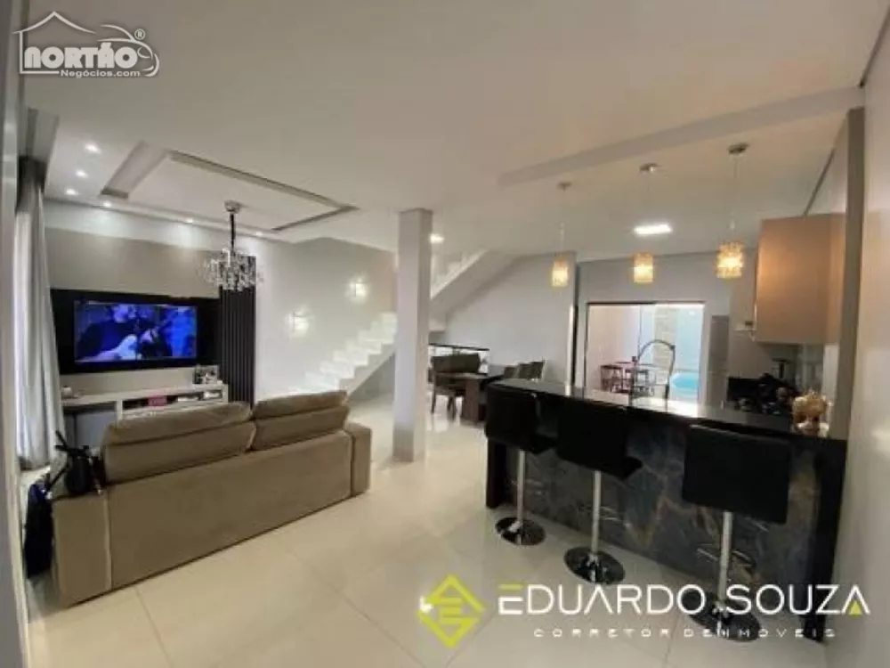 Casa à venda com 3 quartos, 280m² - Foto 1