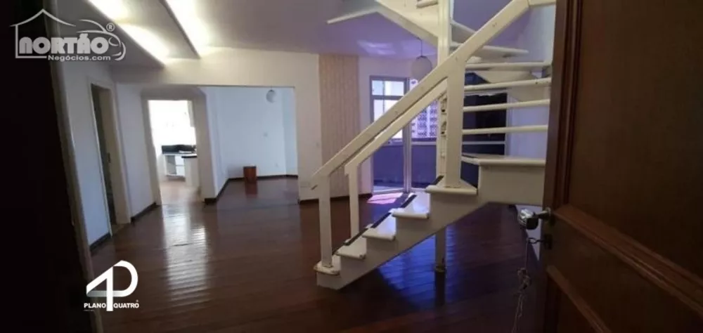 Casa à venda com 3 quartos, 246m² - Foto 1