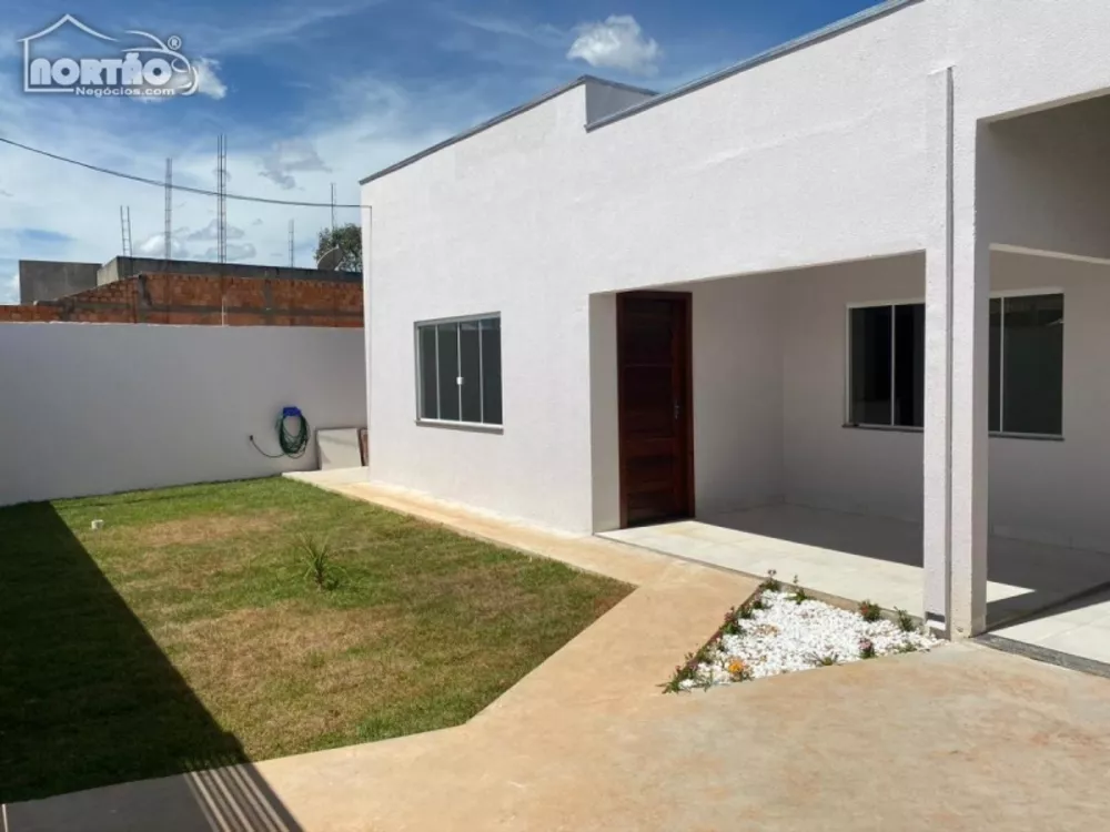 Casa à venda com 3 quartos, 205m² - Foto 2