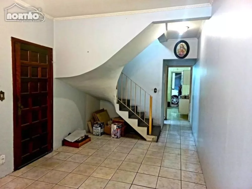 Casa à venda com 2 quartos, 140m² - Foto 2