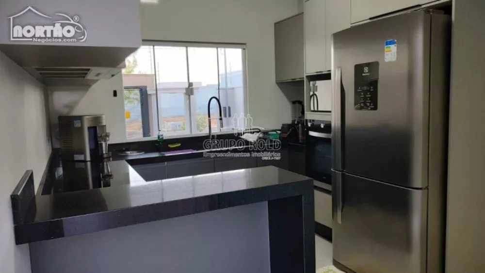 Casa à venda com 3 quartos, 180m² - Foto 4