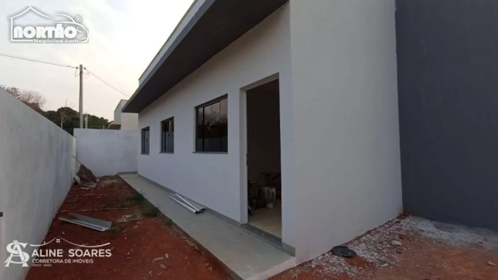 Casa à venda com 4 quartos, 80m² - Foto 2