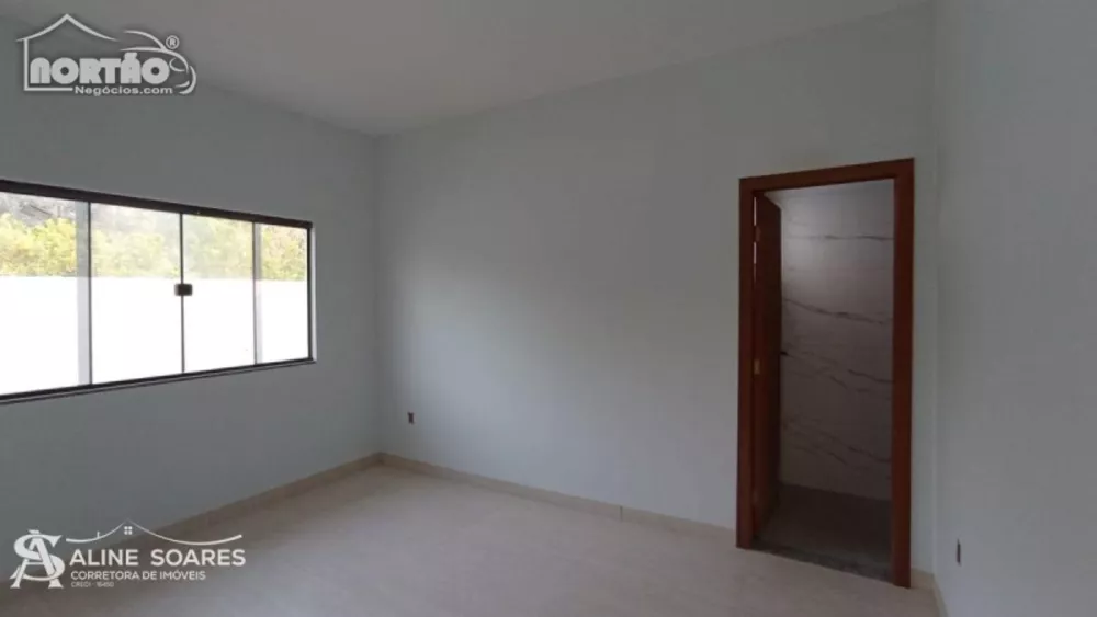 Casa à venda com 4 quartos, 80m² - Foto 4