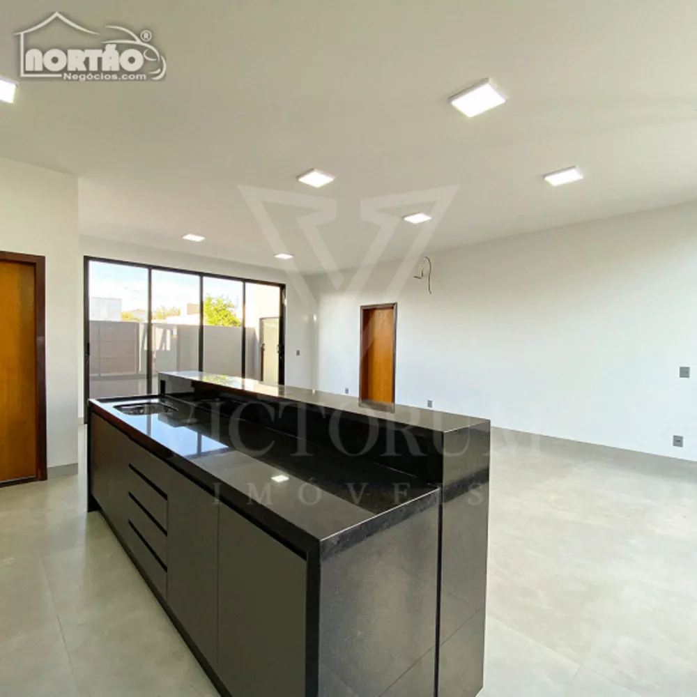 Casa à venda com 2 quartos, 300m² - Foto 2