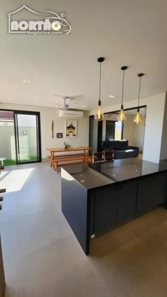 Casa à venda com 4 quartos, 210m² - Foto 4