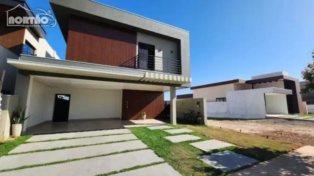 Casa à venda com 4 quartos, 210m² - Foto 2