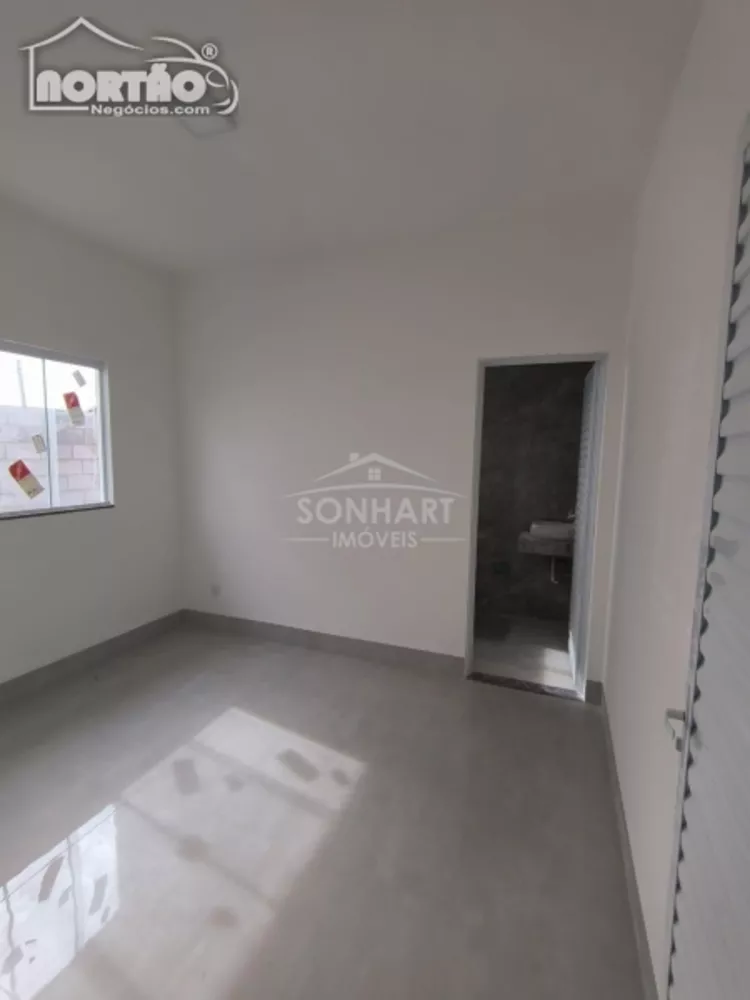 Casa à venda com 2 quartos, 60m² - Foto 4