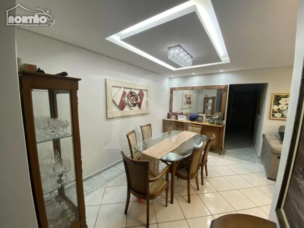 Casa à venda com 3 quartos, 101m² - Foto 3