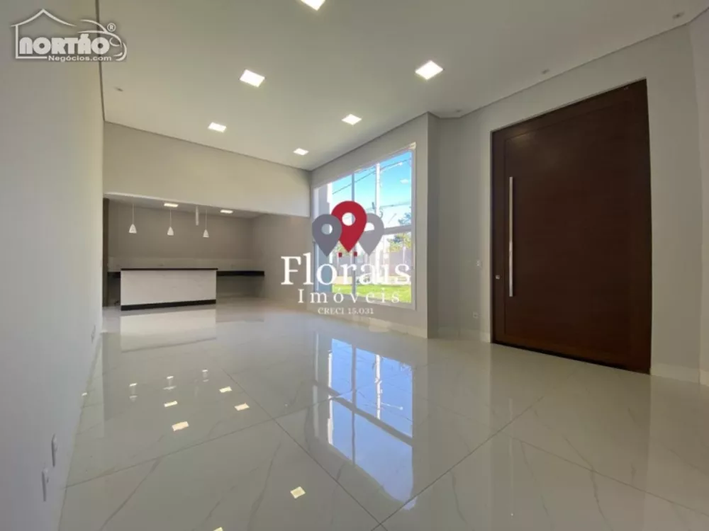 Casa à venda com 3 quartos, 232m² - Foto 1