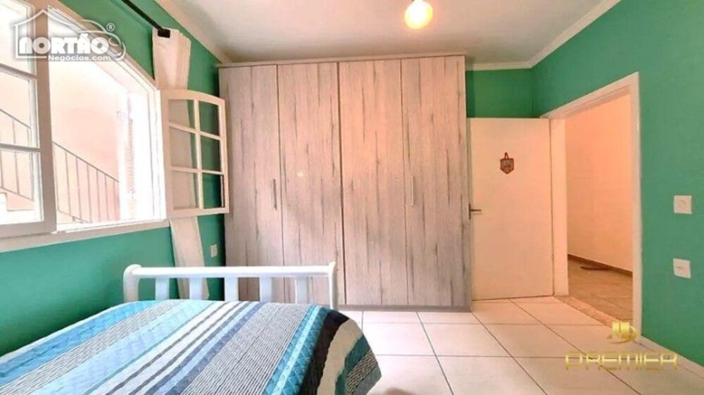 Casa, 5 quartos, 271 m² - Foto 1